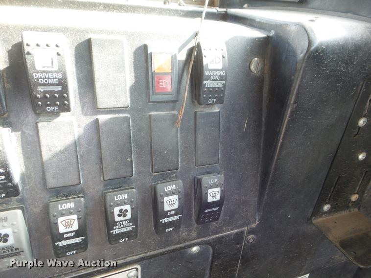 image for item DA5242 1997 Ford B800 school bus