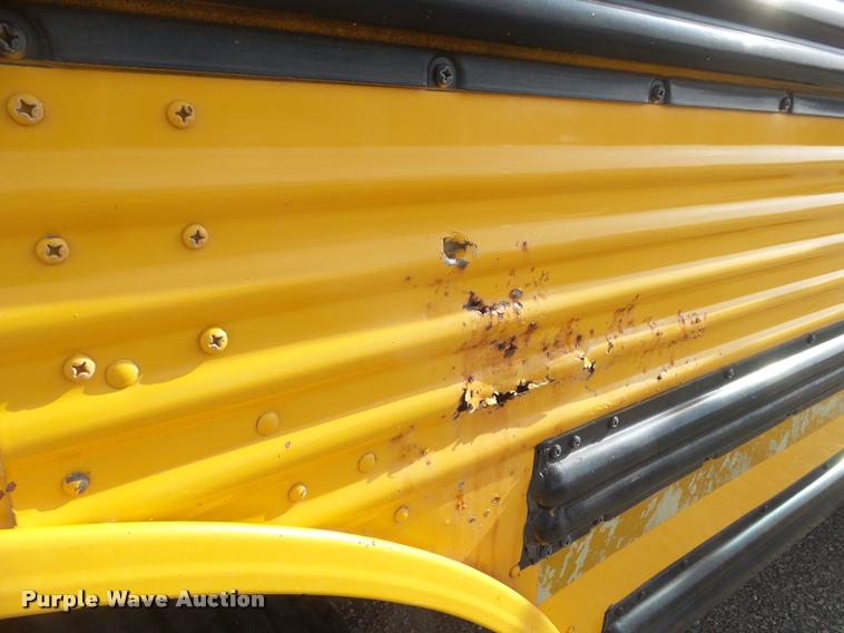 image for item DA5242 1997 Ford B800 school bus