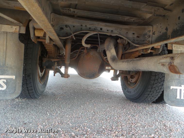 image for item DA5242 1997 Ford B800 school bus