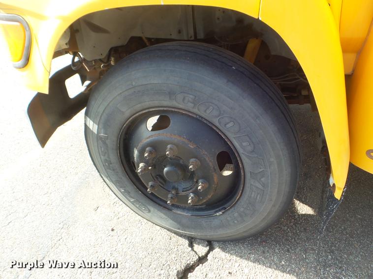 image for item DA5242 1997 Ford B800 school bus