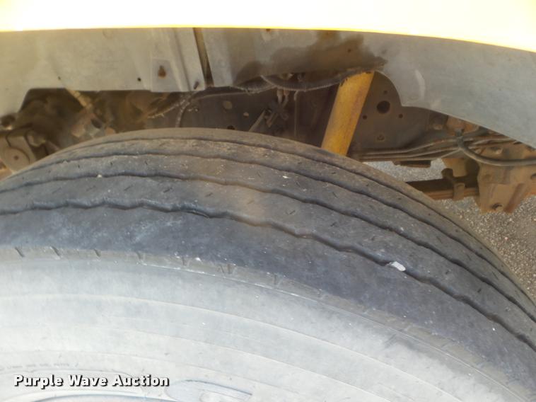 image for item DA5242 1997 Ford B800 school bus