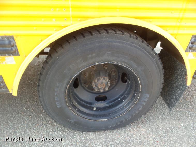 image for item DA5242 1997 Ford B800 school bus