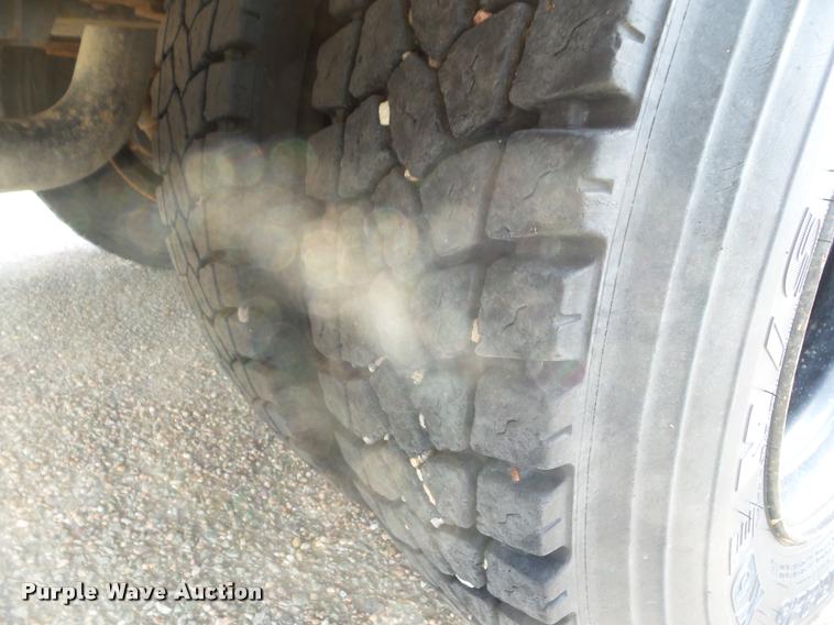 image for item DA5242 1997 Ford B800 school bus