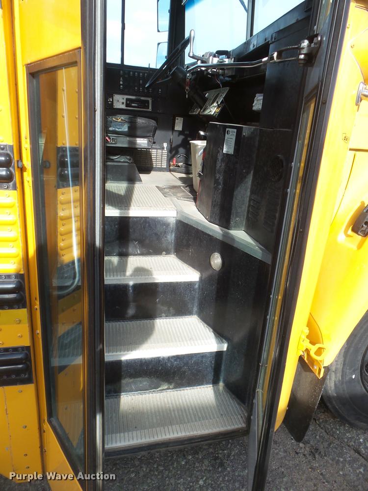 image for item DA5243 1998 Ford B800 school bus