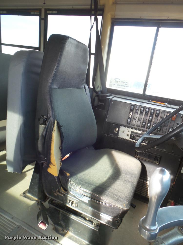 image for item DA5243 1998 Ford B800 school bus