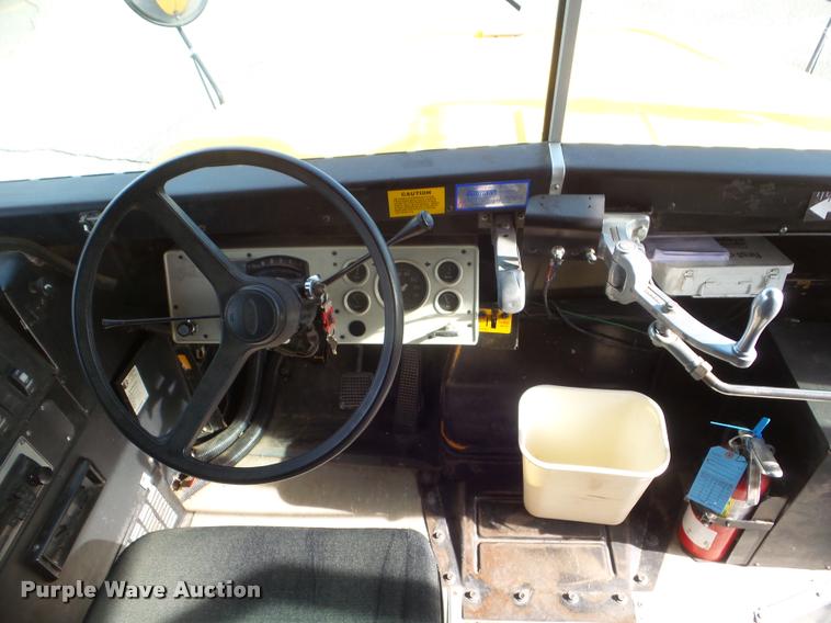 image for item DA5243 1998 Ford B800 school bus