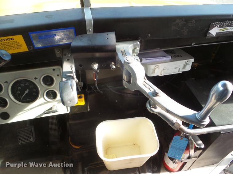 image for item DA5243 1998 Ford B800 school bus