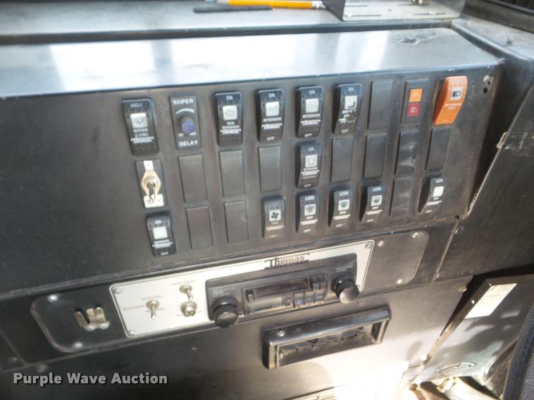 image for item DA5243 1998 Ford B800 school bus