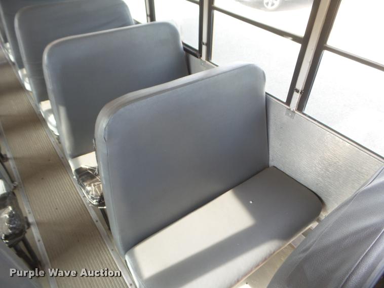 image for item DA5243 1998 Ford B800 school bus