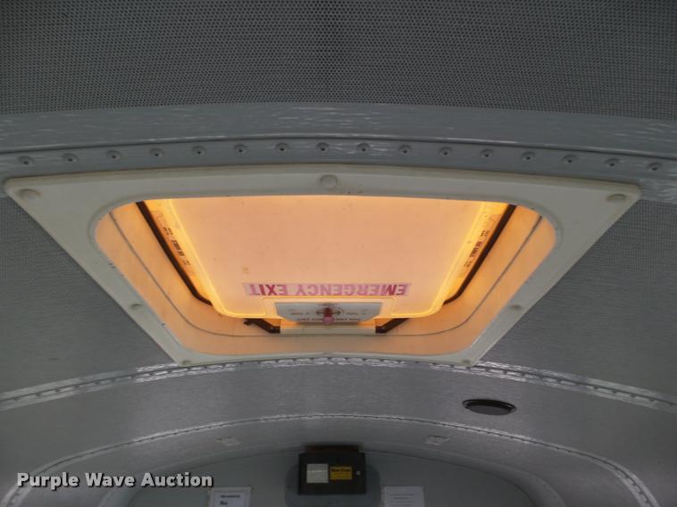 image for item DA5243 1998 Ford B800 school bus