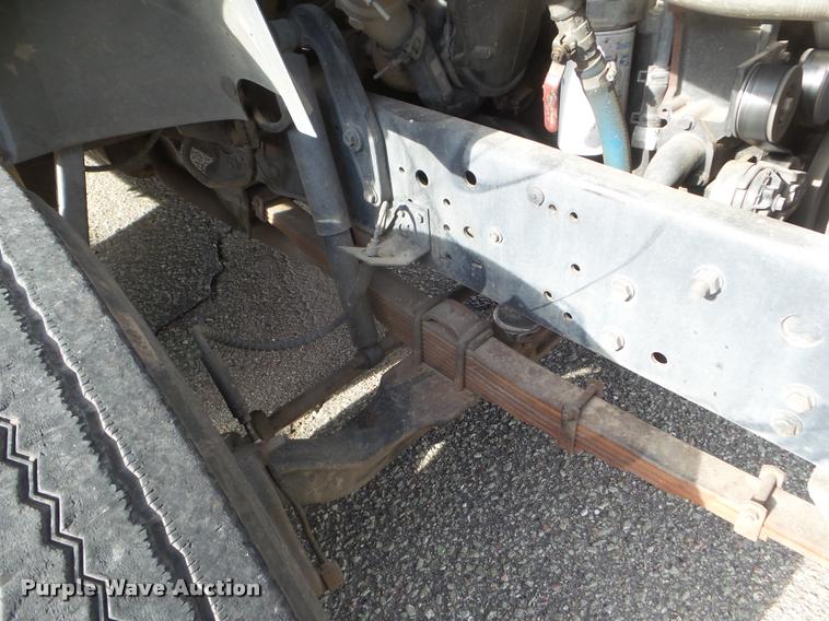 image for item DA5243 1998 Ford B800 school bus