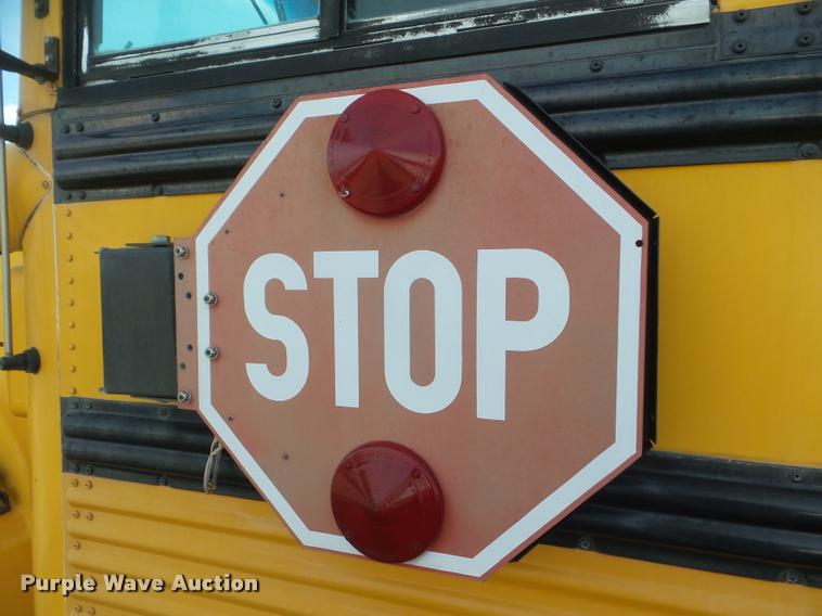 image for item DA5243 1998 Ford B800 school bus