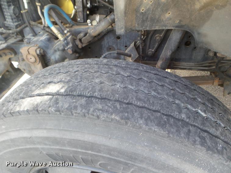 image for item DA5243 1998 Ford B800 school bus