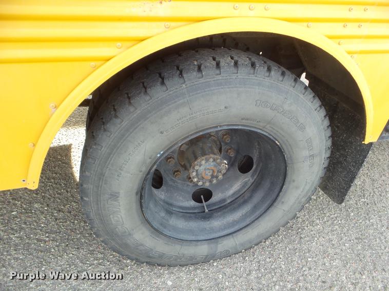 image for item DA5243 1998 Ford B800 school bus