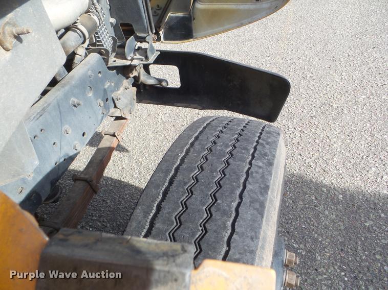 image for item DA5243 1998 Ford B800 school bus