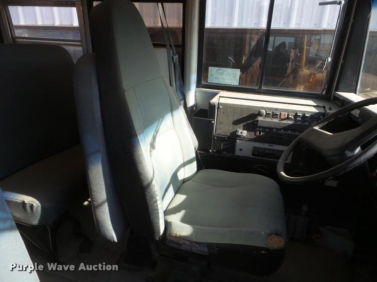 image for item DA5244 1994 International 3800 school bus