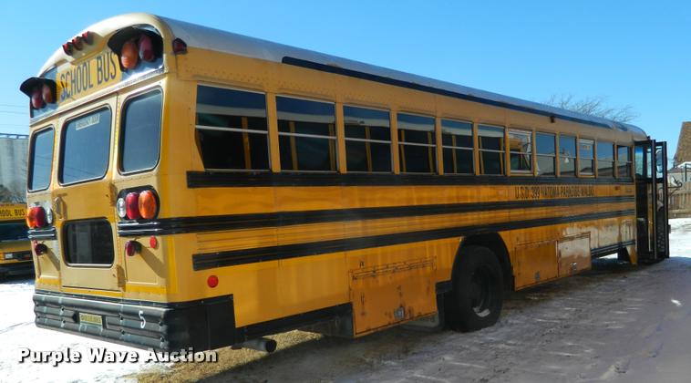 image for item DA9661 2003 International 3800 school bus