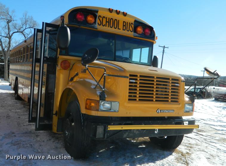 image for item DA9661 2003 International 3800 school bus