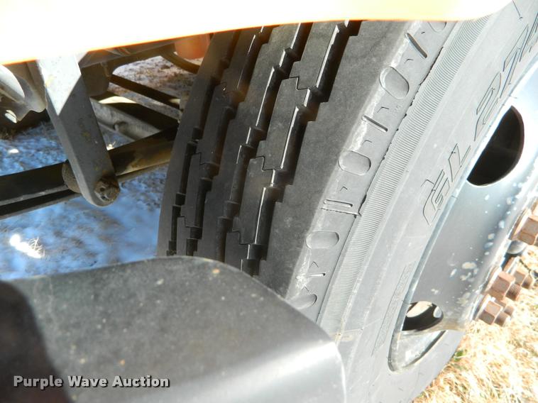 image for item DA9661 2003 International 3800 school bus