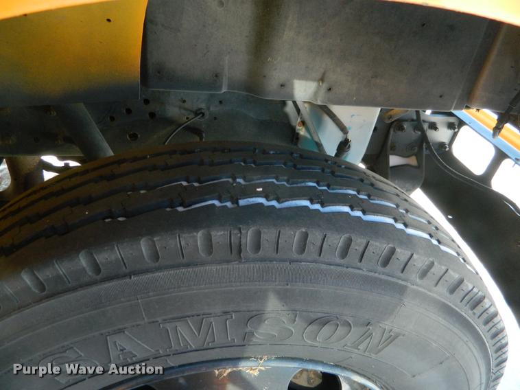 image for item DA9661 2003 International 3800 school bus