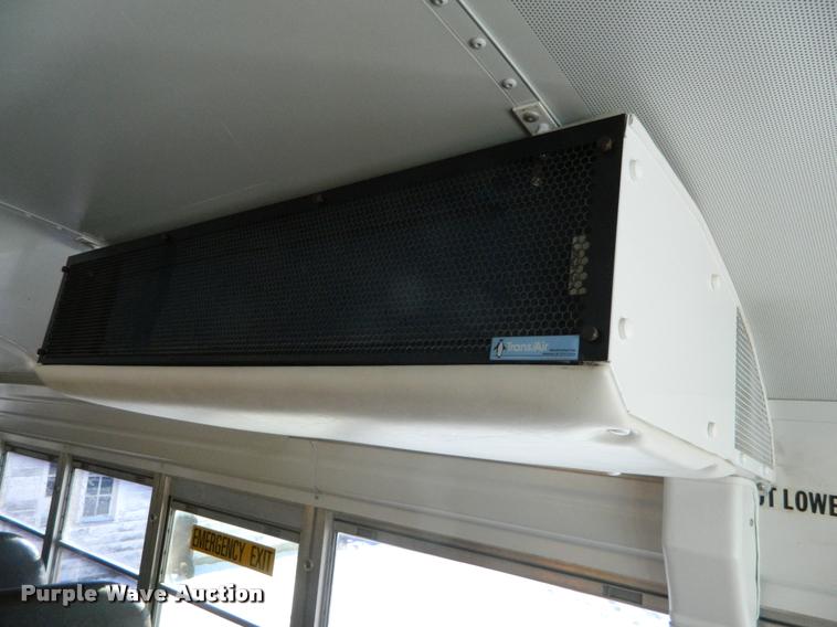 image for item DA9661 2003 International 3800 school bus