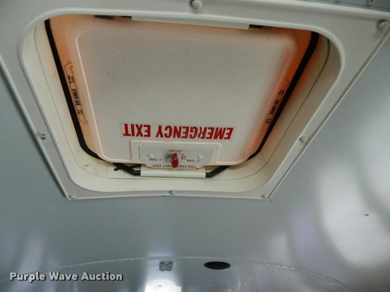 image for item DA9661 2003 International 3800 school bus