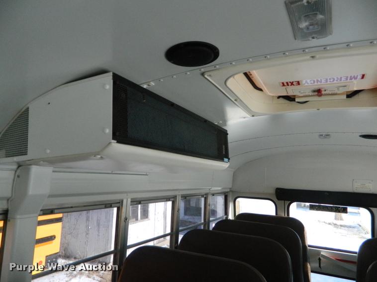 image for item DA9661 2003 International 3800 school bus
