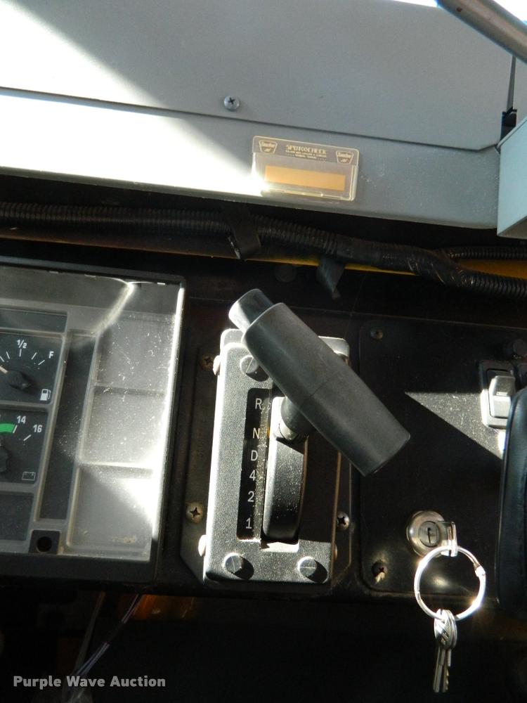 image for item DA9661 2003 International 3800 school bus