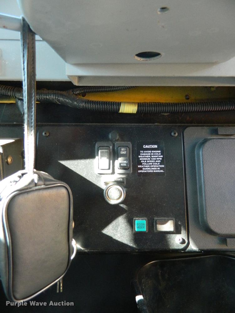 image for item DA9661 2003 International 3800 school bus