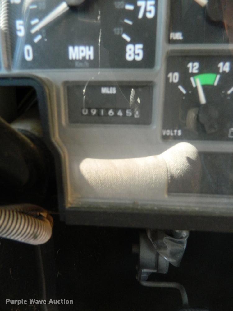 image for item DA9661 2003 International 3800 school bus