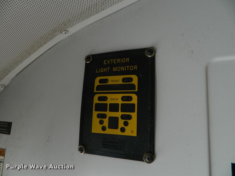 image for item DA9661 2003 International 3800 school bus