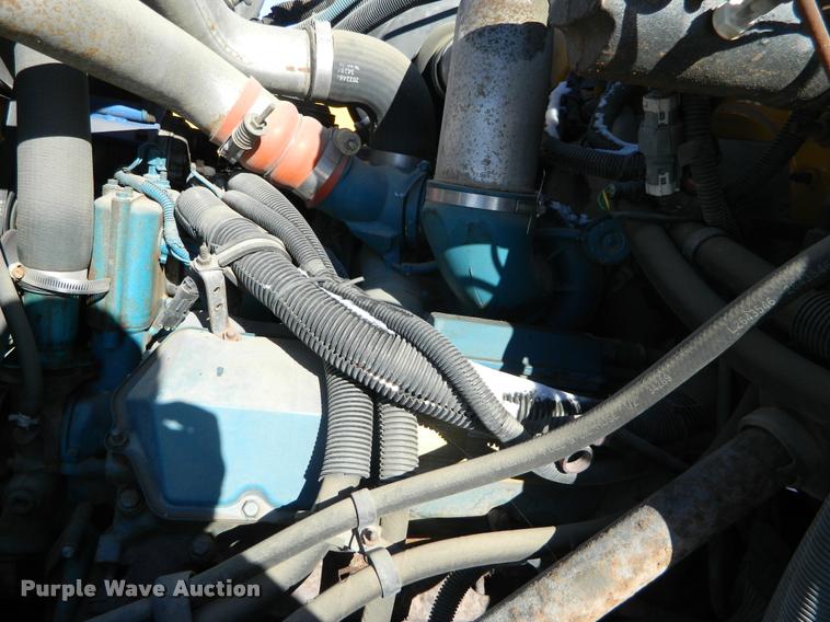 image for item DA9661 2003 International 3800 school bus