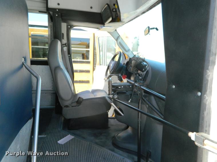 image for item DA9662 2008 Ford E450 Thomas school bus