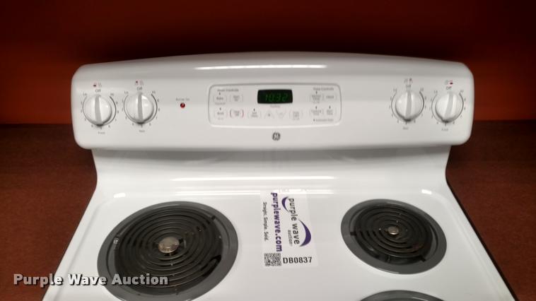 image for item DB0837 General Electric oven