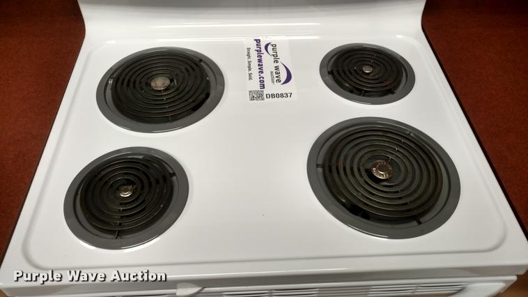 image for item DB0837 General Electric oven