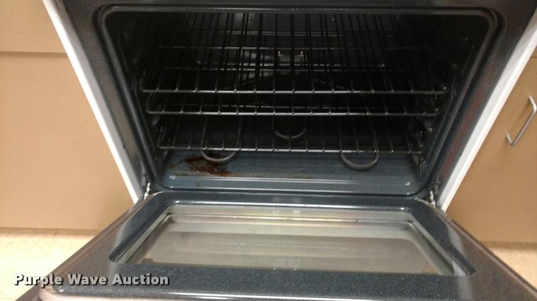 image for item DB0837 General Electric oven