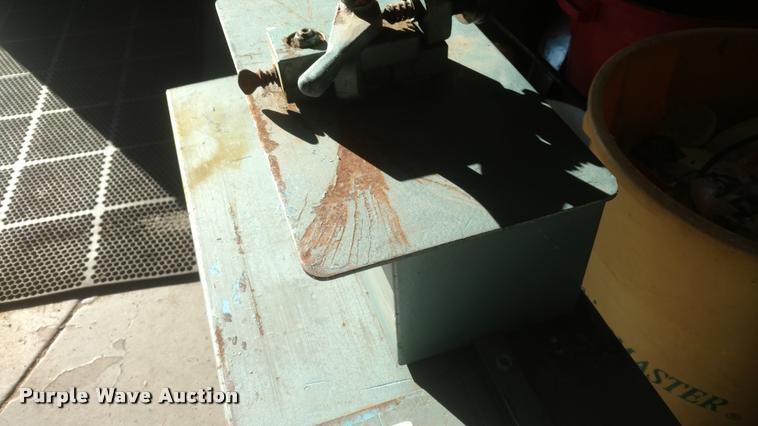 image for item DB0840 Lock former