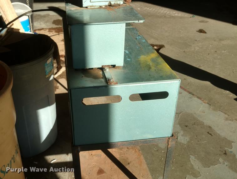 image for item DB0840 Lock former