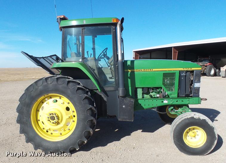 image for item DB1799 1995 John Deere 7700 tractor