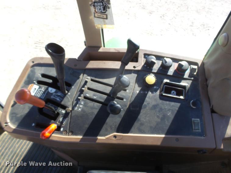 image for item DB1799 1995 John Deere 7700 tractor