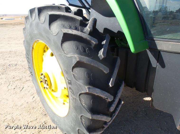 image for item DB1799 1995 John Deere 7700 tractor
