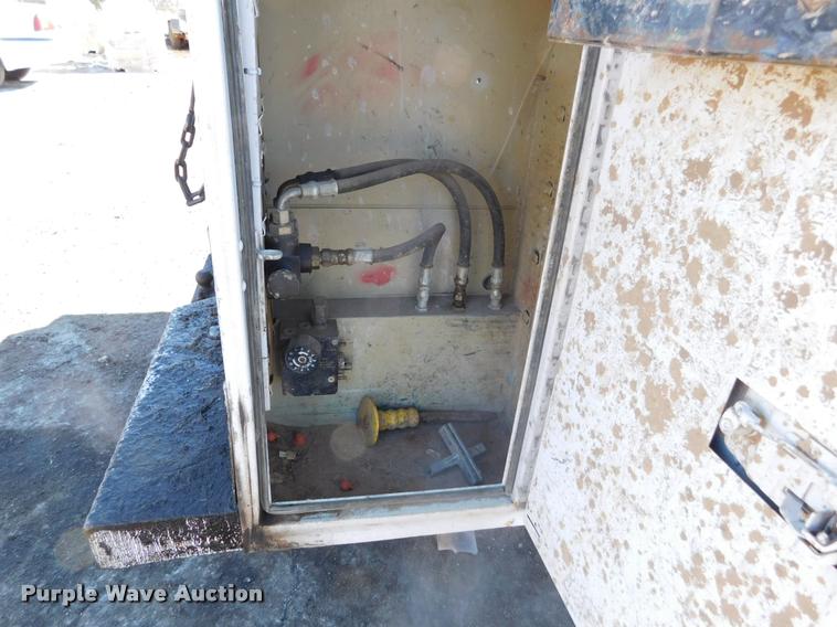 image for item DB1816 2003 Ford F250 XL SuperCab utility truck