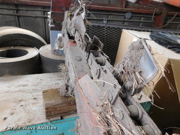 image for item DB1829 Ditch Witch J20D trencher