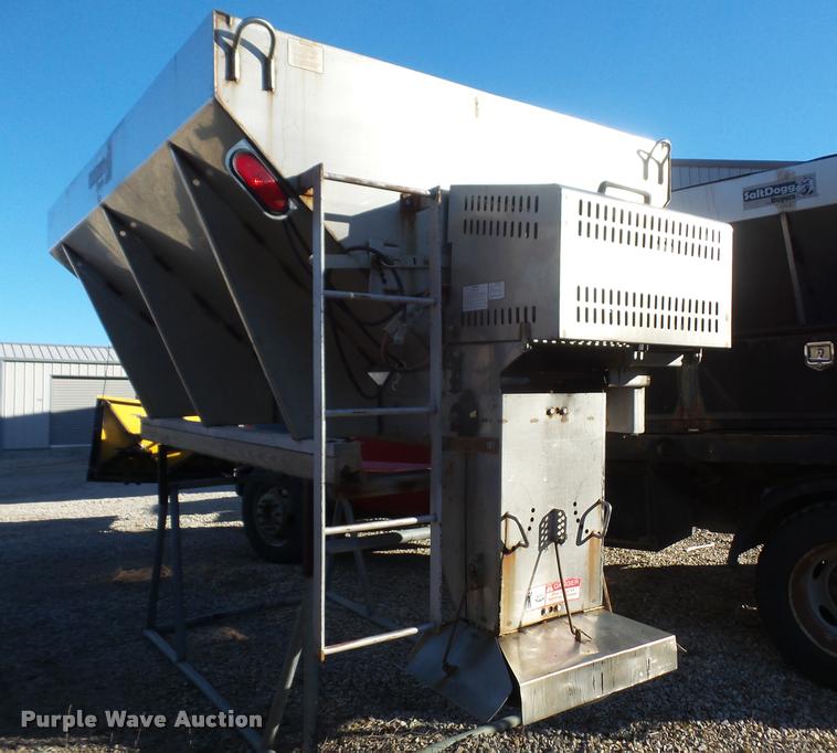 image for item DB2843 Buyers Salt Dogg stainless steel spreader