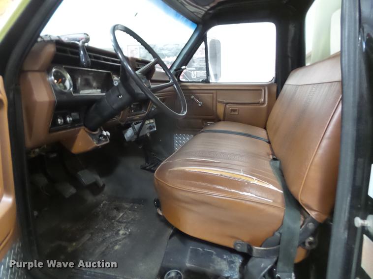 image for item DB2855 1981 Ford F700 fire truck