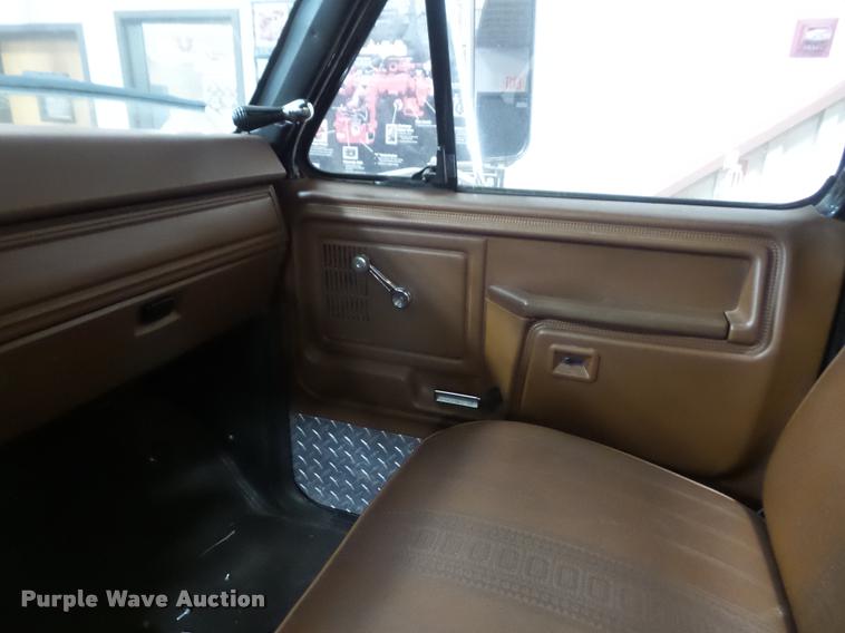 image for item DB2855 1981 Ford F700 fire truck