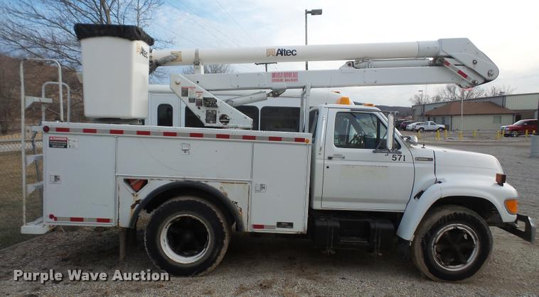 image for item DB2867 1995 Ford F800 bucket truck