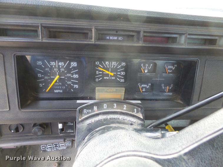 image for item DB2867 1995 Ford F800 bucket truck