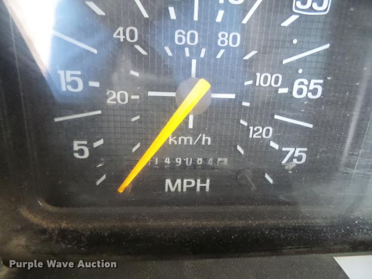 image for item DB2867 1995 Ford F800 bucket truck