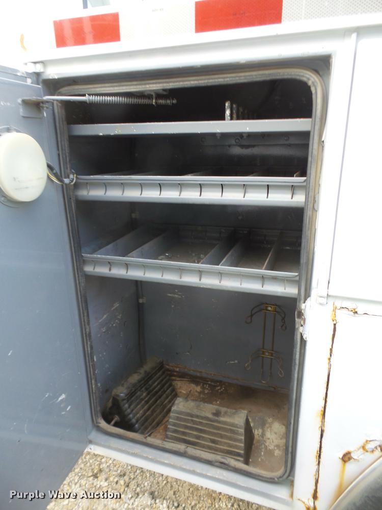 image for item DB2867 1995 Ford F800 bucket truck